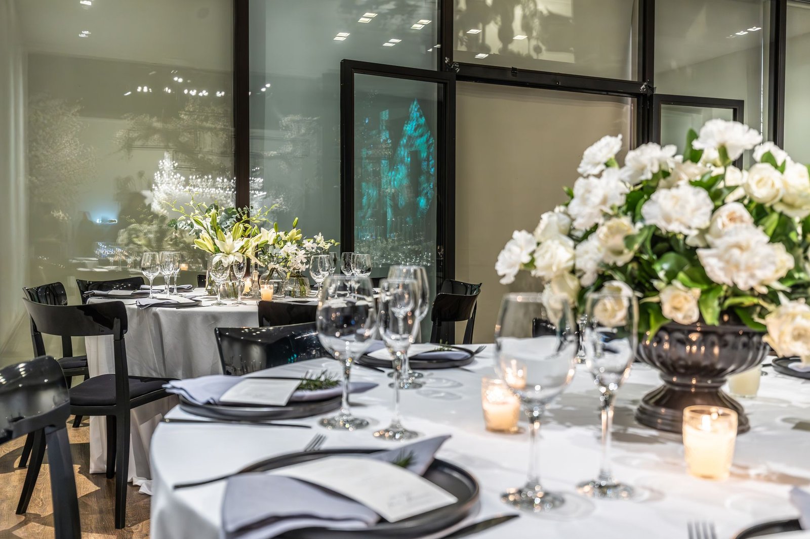 Dinner tables for an alumni evening